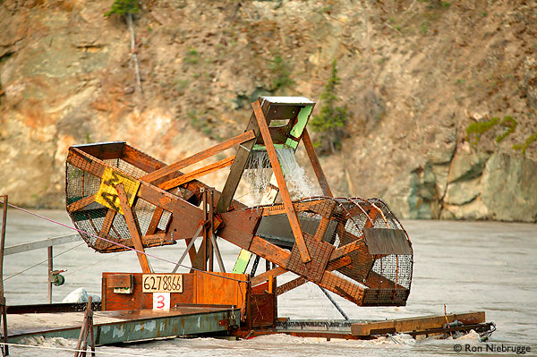 alaska fishwheel.jpg